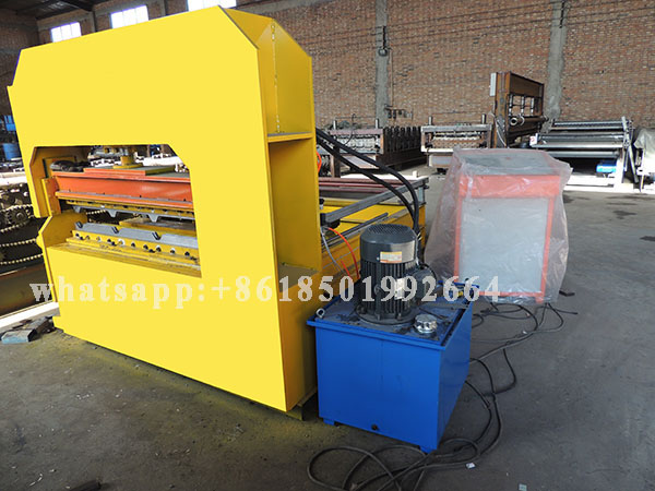 Kliplok Roofing Crimp Curving Machine.jpg