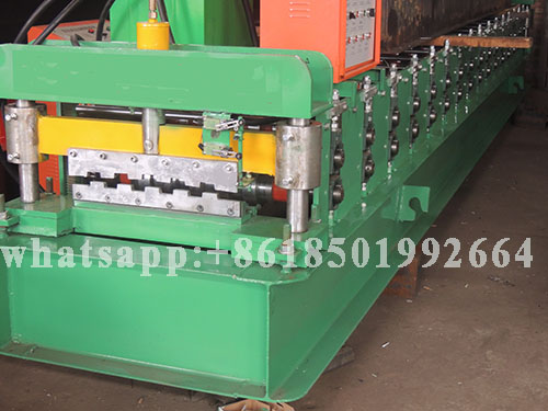 Australlian Saudi Style Rolling Shutter Door Machine.JPG