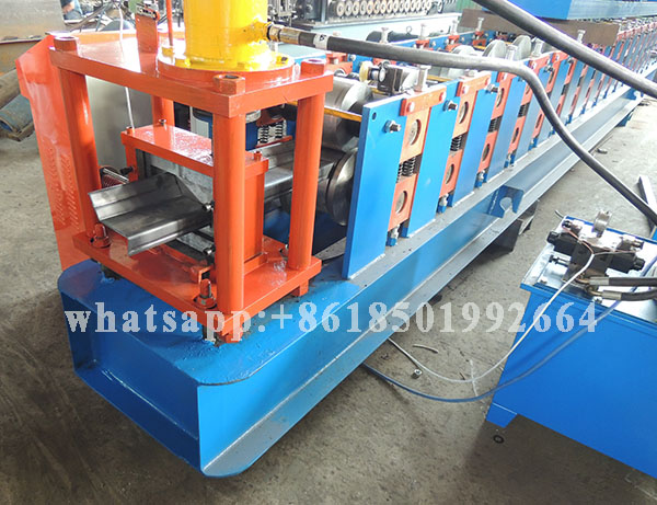 High Quality Low Price Z Shape Steel Purlin Forming Equipment.JPG