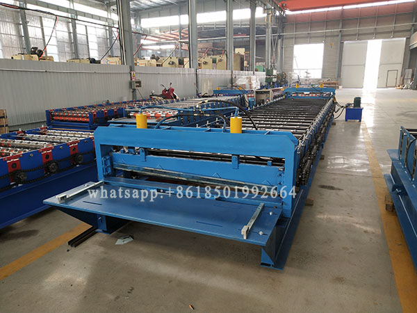 Singapore Popular Style Klip-lok Roof Panel Roll Forming Machine.jpg