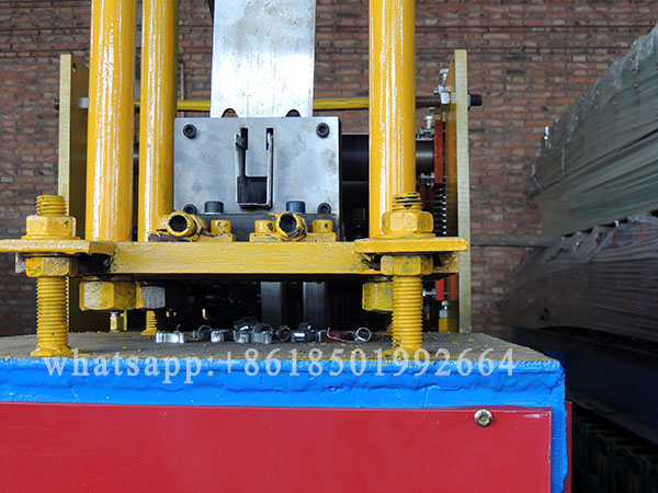 Low Cost Guard Rail Forming Machine For Roller Sutter Door.JPG