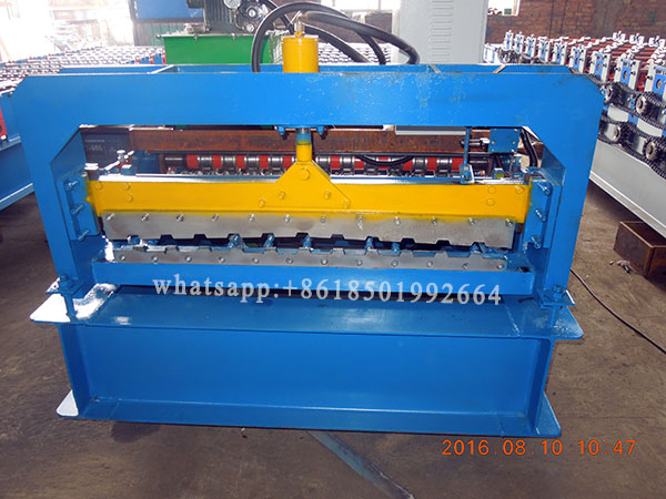 Kazakhstan 970 Model Prefabricated Pre Engineered Roofing Solutions Machine.JPG