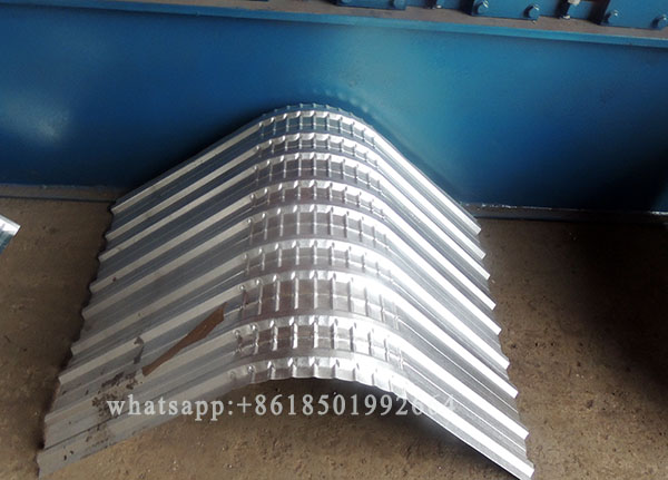 Hydraulic Steel Eagle Metal Tile-Shaped Profile Curved Roof Machine.JPG
