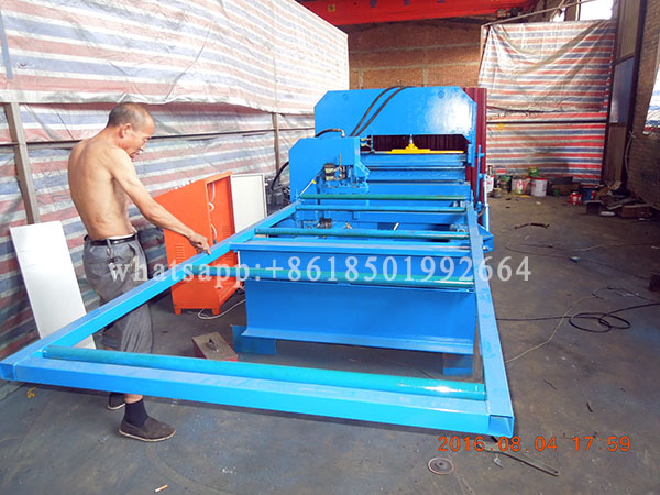 Hydraulic Steel Eagle Metal Tile-Shaped Profile Curved Roof Machine.JPG