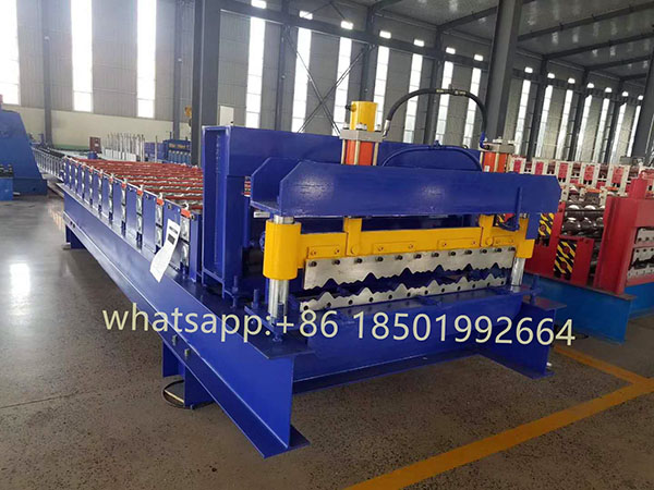 820 Qtile  roofing  machine.jpg