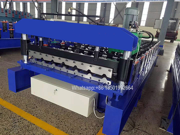 Rib Type Longspan  roofing sheet machine.jpg