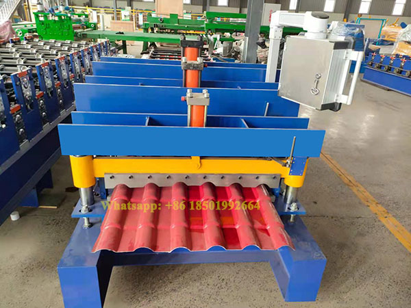 Adamante Ruukki Roof Glaze Step Roll Form Machine.jpg